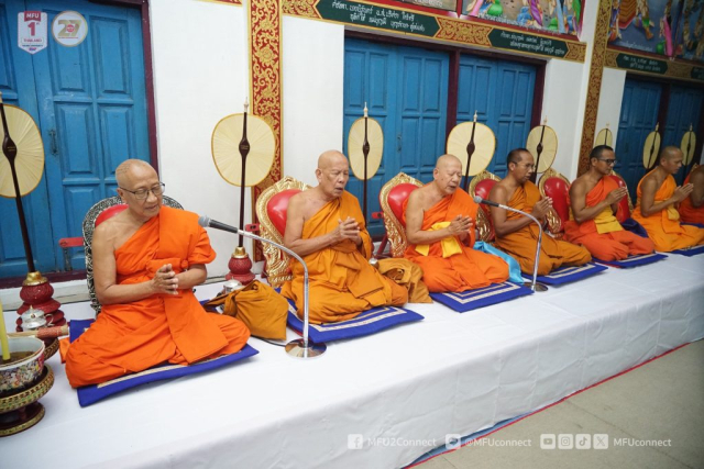 พระสงฆ์สมณศักดิ์ 10 รูป สวดพระพุทธมนต์