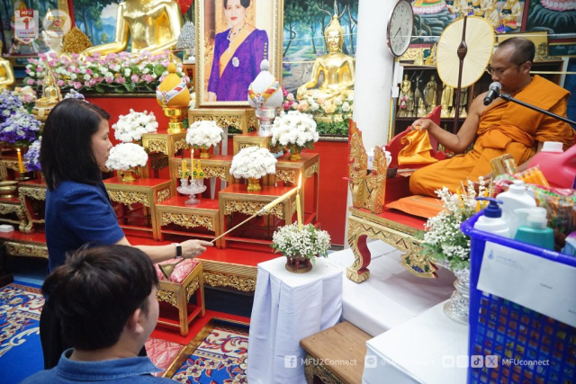 ผู้ช่วยศาสตราจารย์ ดร.มัชฌิมา นราดิศร อธิการบดี จุดเทียนส่องธรรม