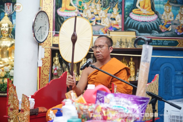 พระวชิรดิลก เจ้าอาวาสวัดพระแก้ว พระอารามหลวง ประธานสงฆ์ให้ศีล