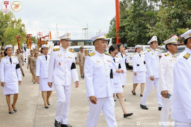 เคลื่อนขบวนแห่ผ้าพระกฐินพระราชทาน ไปยังวัดร่องธาร